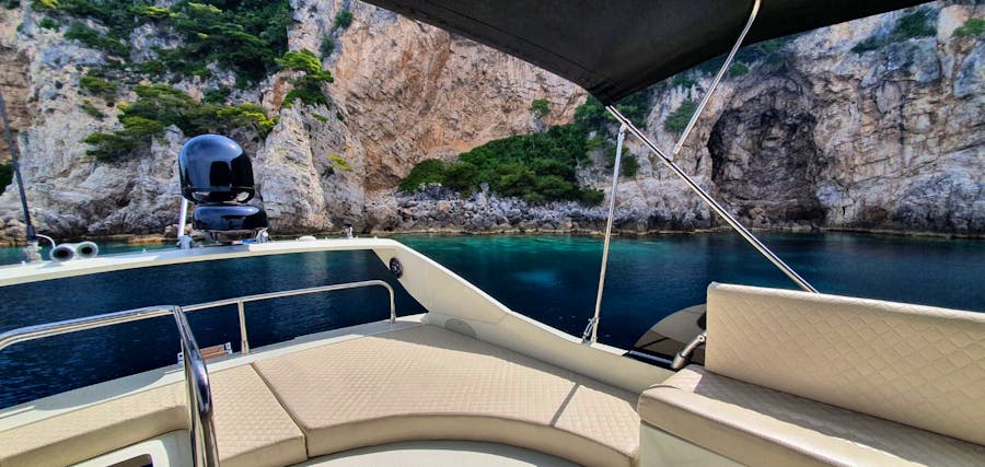dubrovnik_ferretti_fly_motoryachts_for_day_tours_and_transfers-009.jpg